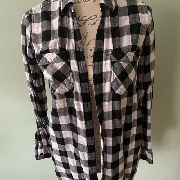 Express Tops - Women’s Express Tunic Style Plaid Button Down Top Size Small